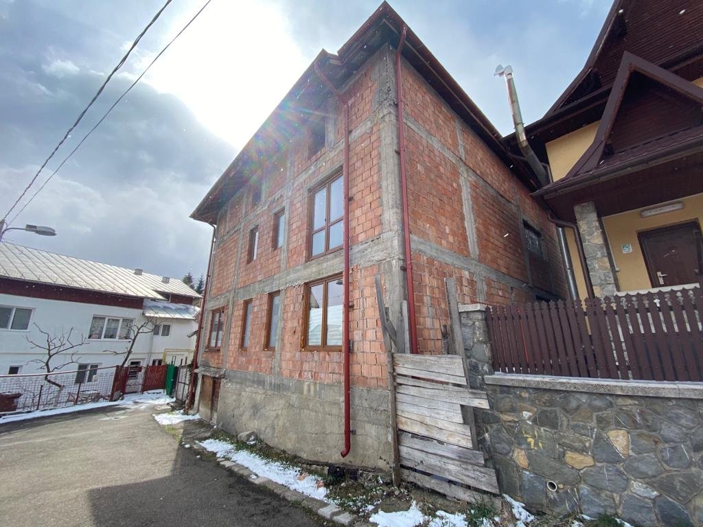 poza BUSTENI, VILA NEFINALIZATA SI TEREN 400 MP - Strada Erou Stanica